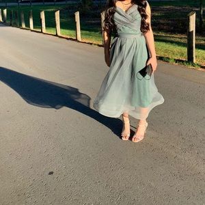 i'm selling it because I'm moving out. Worn once.